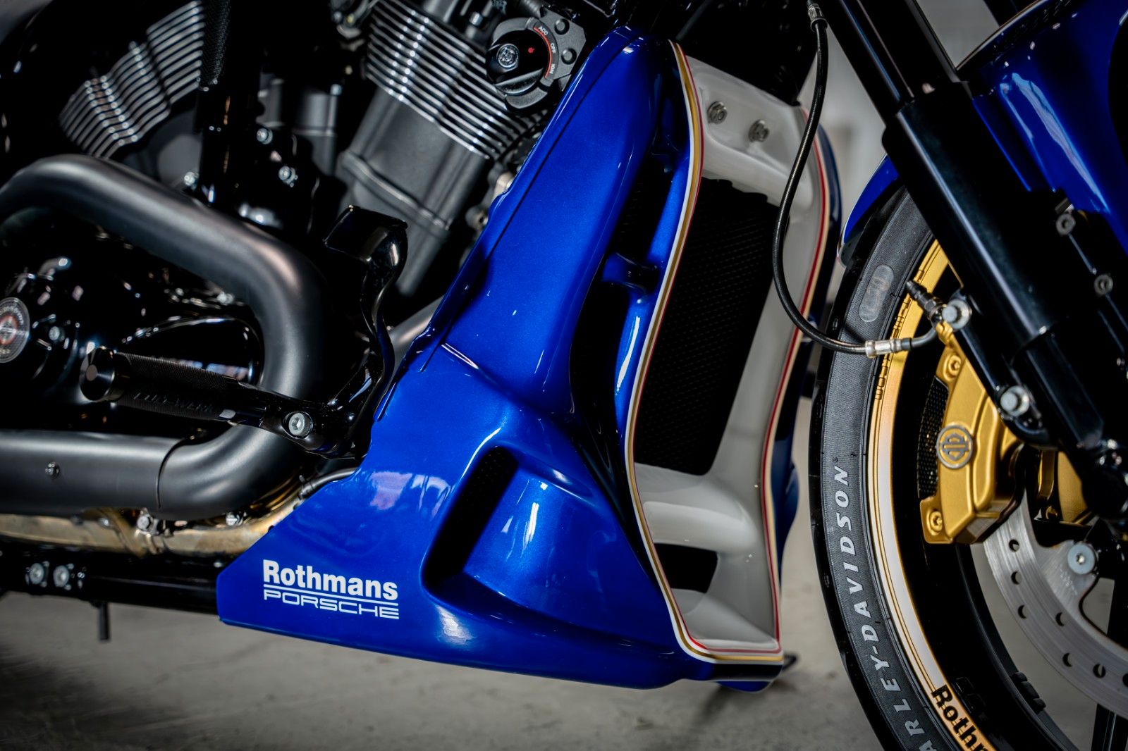 HARLEY DAVIDSON V-Rod Night Rod Special "Rothmans" by CW