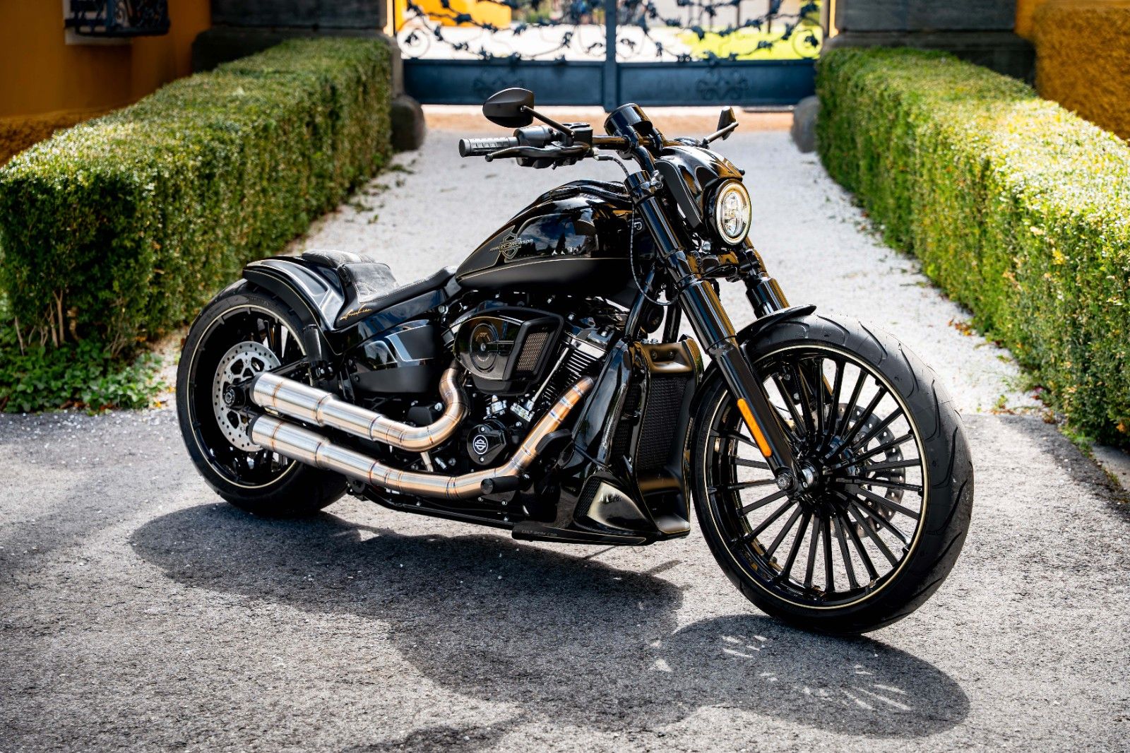 HARLEY DAVIDSON Breakout 117 2025 "Black Racing" by CULT-WERK