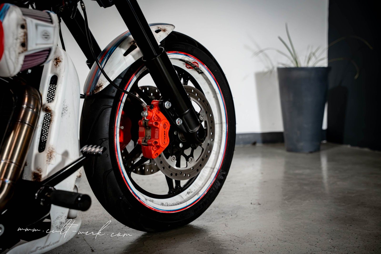 HARLEY DAVIDSON FXDR 114 "Martini Used Look" by Cult-Werk