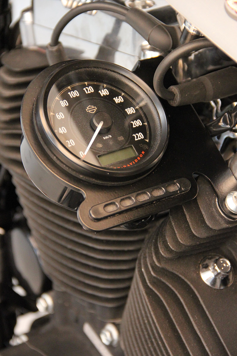 HARLEY SPORTSTER - Tachohalterung seitlich (BJ. alle SPO 48, mit Tachoabdeckung)