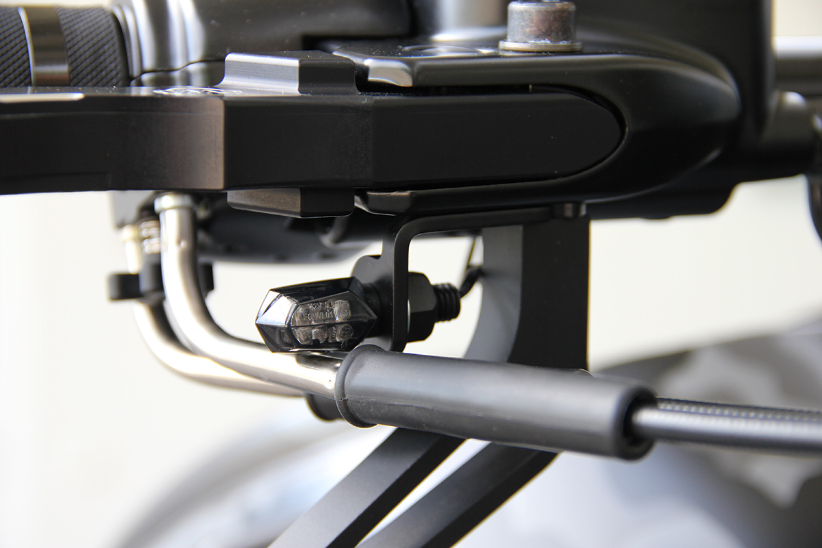 HARLEY - Blinkerhalter vorne (abgewinkelt)