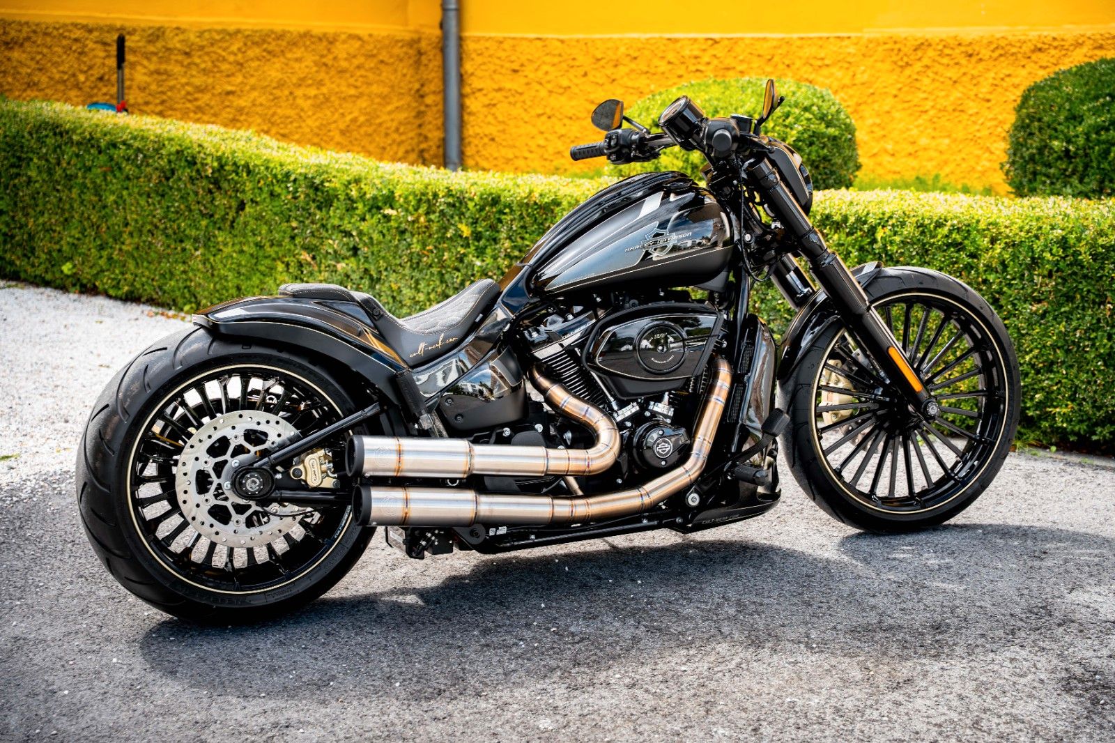 HARLEY DAVIDSON Breakout 117 2025 "Black Racing" by CULT-WERK