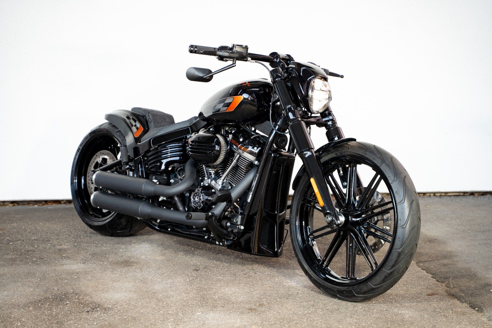 Harley-Davidson Breakout 114 "Orange Racer" by Cult-Werk Harley-Davidson Breakout 114 "Orange Racer" by Cult-Werk