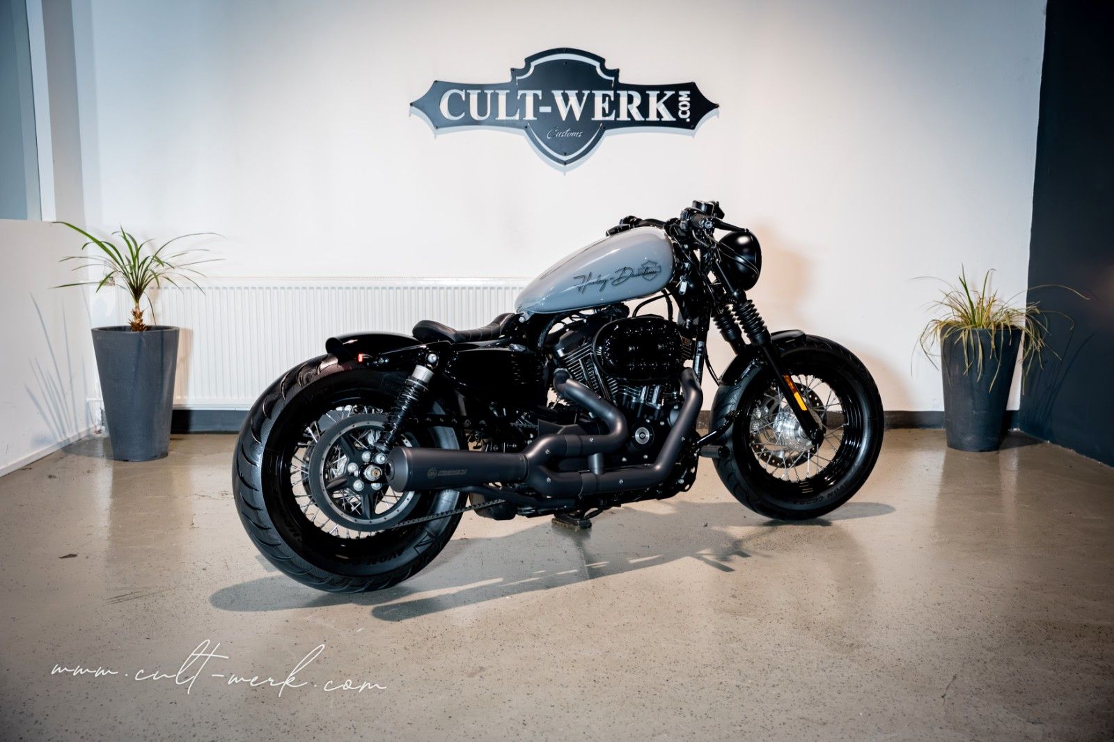 HARLEY DAVIDSON SPORTSTER 1200 CUSTOM "NARDO GREY" 48 by CW