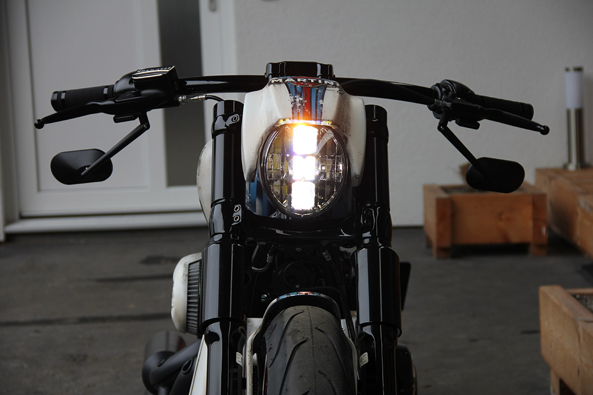 Scheinwerfermaske V-ROD STYLE (passend für Harley-Davidson Modelle: Breakout ab 2018)