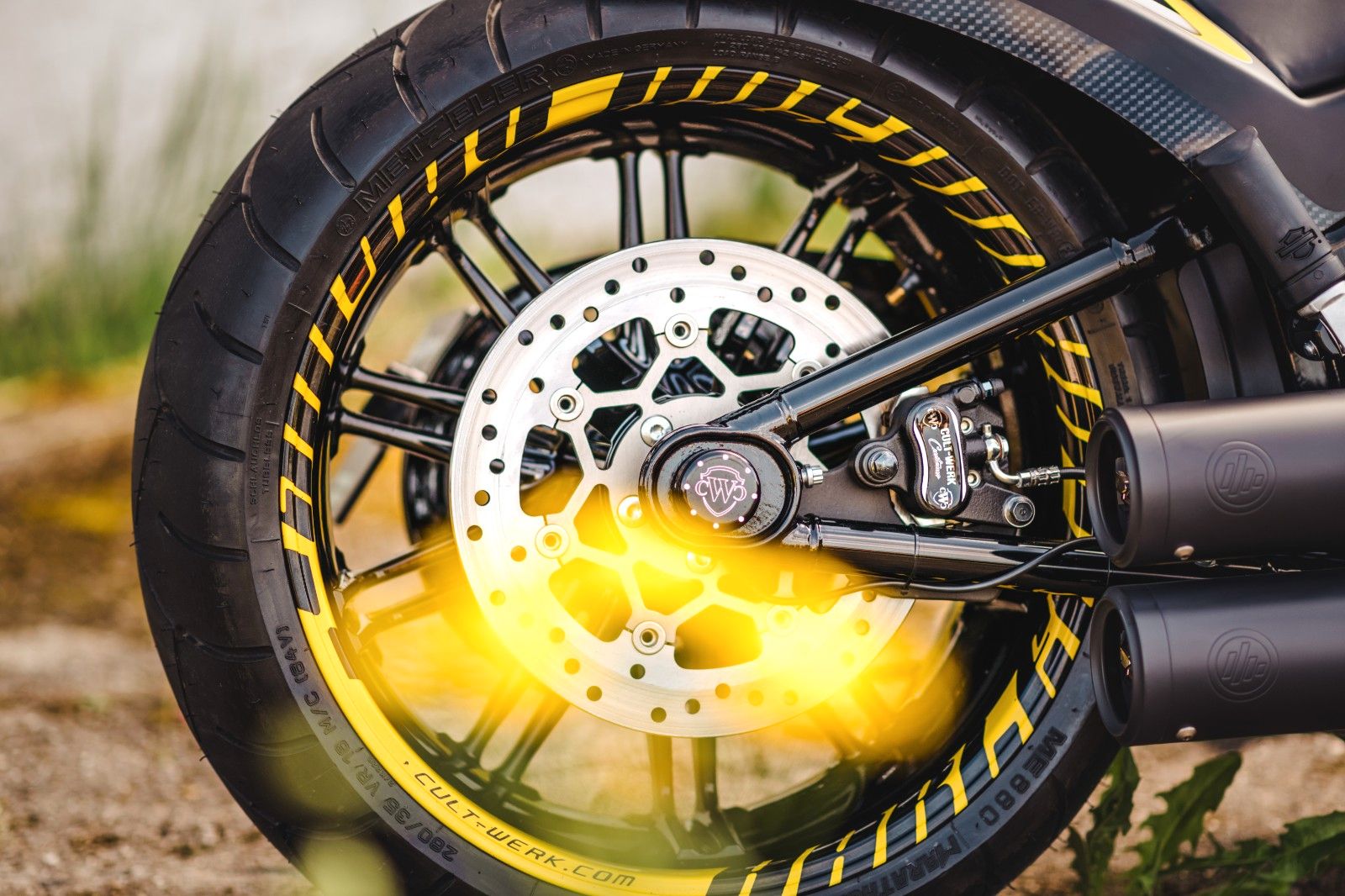 HARLEY DAVIDSON Breakout 114 "Yellow Racer" 280 by Cult-Werk