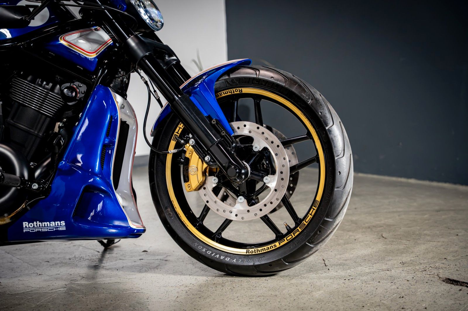 HARLEY DAVIDSON V-Rod Night Rod Special "Rothmans" by CW