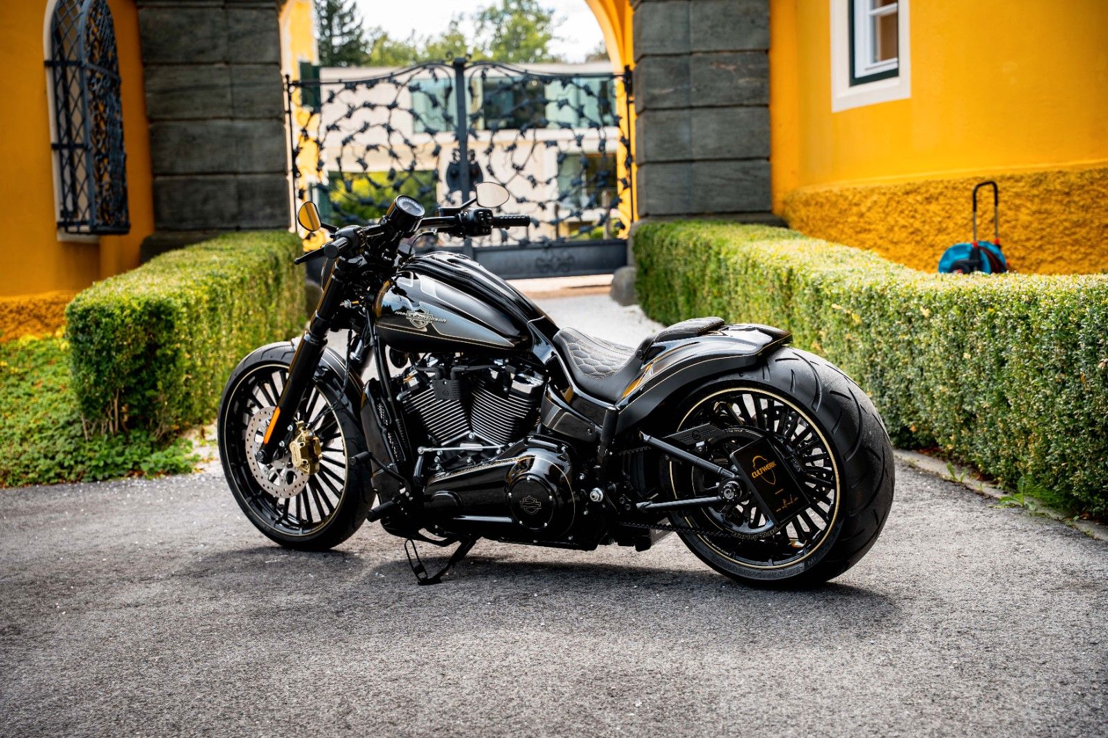 HARLEY DAVIDSON Breakout 117 2025 "Black Racing" by CULT-WERK