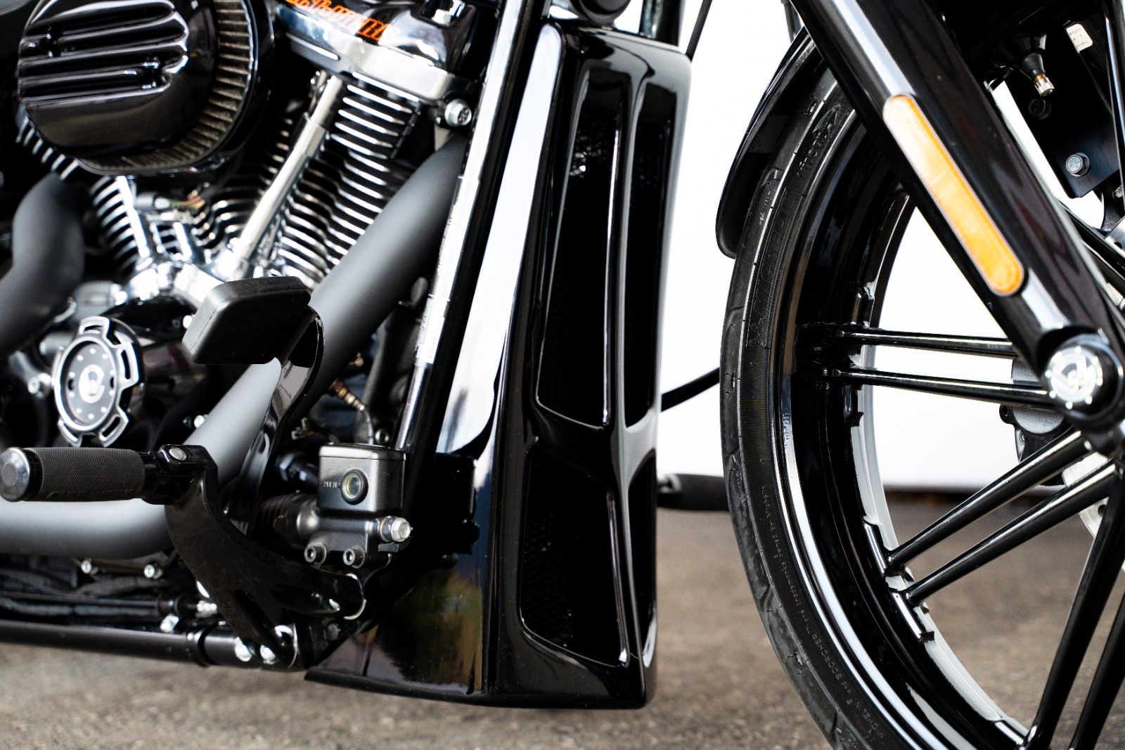 Harley-Davidson Breakout 114 "Orange Racer" by Cult-Werk Harley-Davidson Breakout 114 "Orange Racer" by Cult-Werk