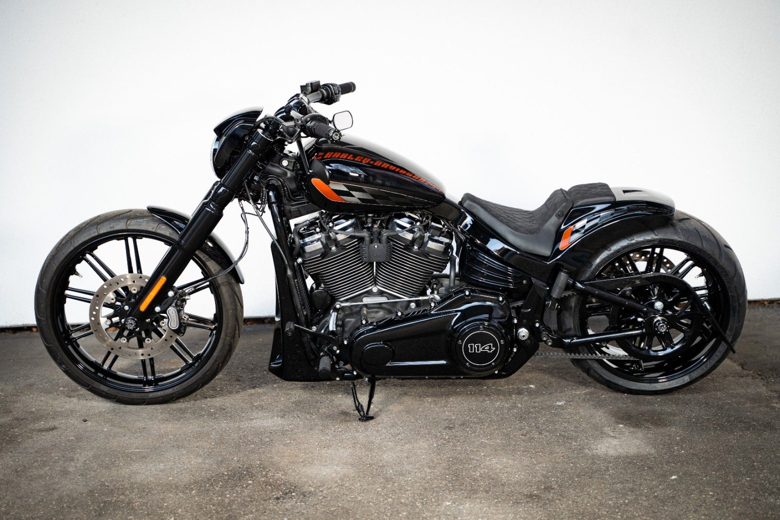 Harley-Davidson Breakout 114 "Orange Racer" by Cult-Werk Harley-Davidson Breakout 114 "Orange Racer" by Cult-Werk