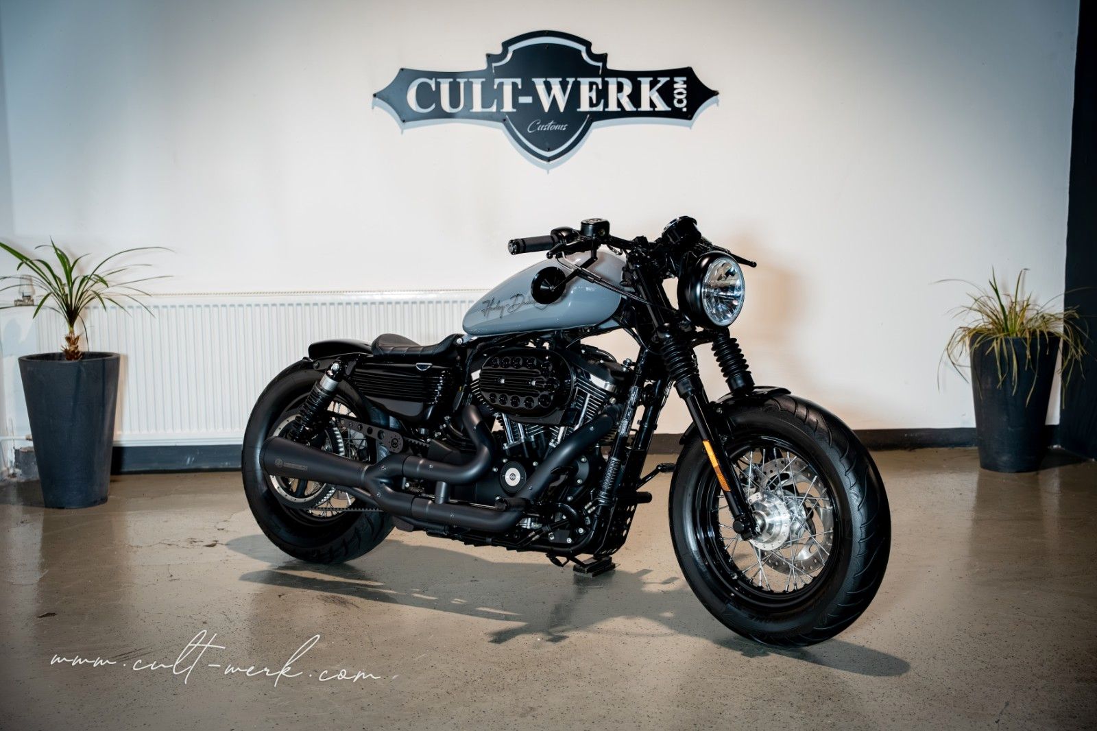 HARLEY DAVIDSON SPORTSTER 1200 CUSTOM "NARDO GREY" 48 by CW