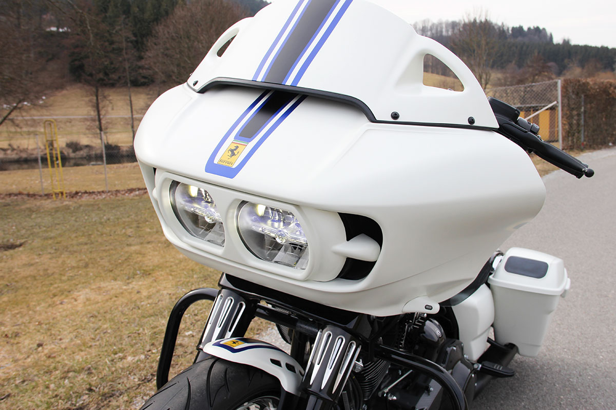 Scheinwerfermaske BAD LOOK (passend für Harley-Davidson Modelle: Road Glide ab 2015)