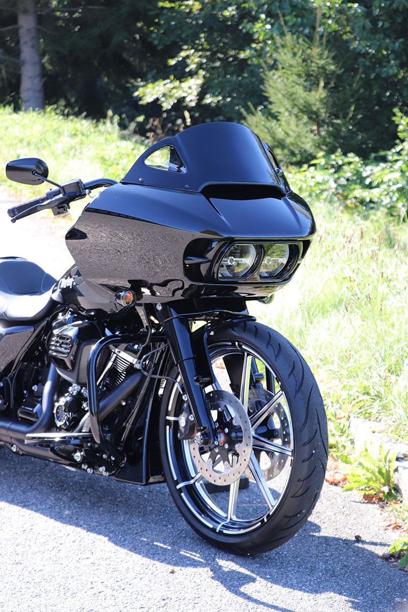 Scheinwerfermaske BAD LOOK (passend für Harley-Davidson Modelle: Road Glide ab 2015)