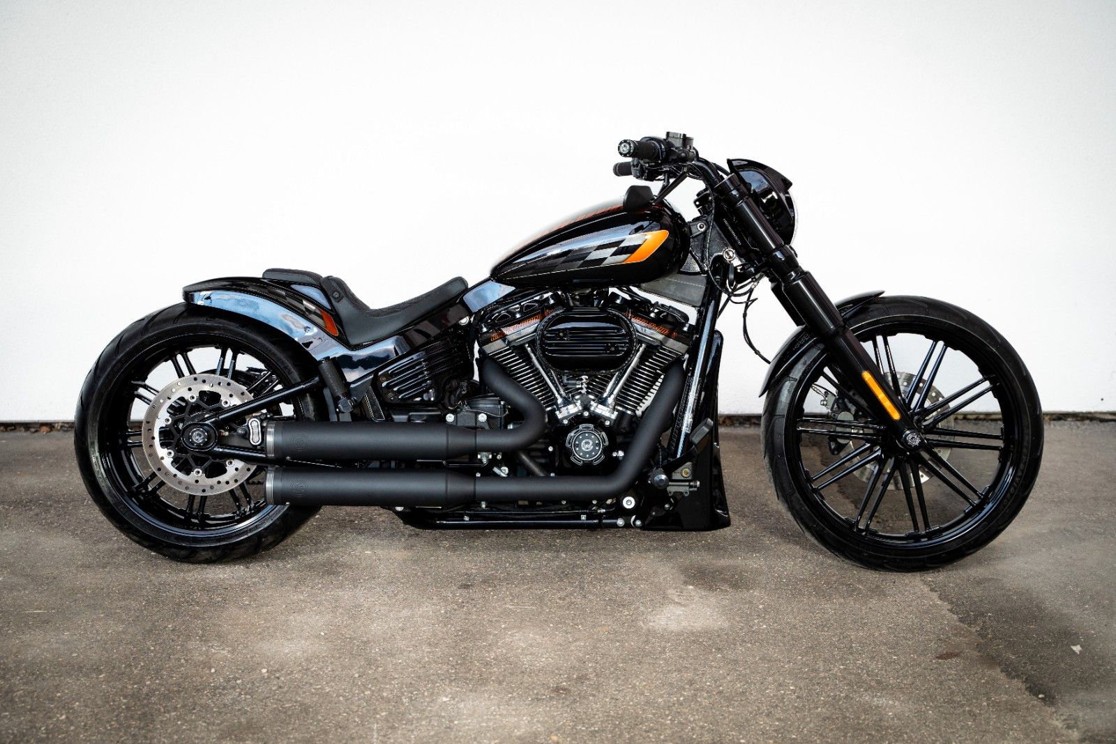 Harley-Davidson Breakout 114 "Orange Racer" by Cult-Werk Harley-Davidson Breakout 114 "Orange Racer" by Cult-Werk