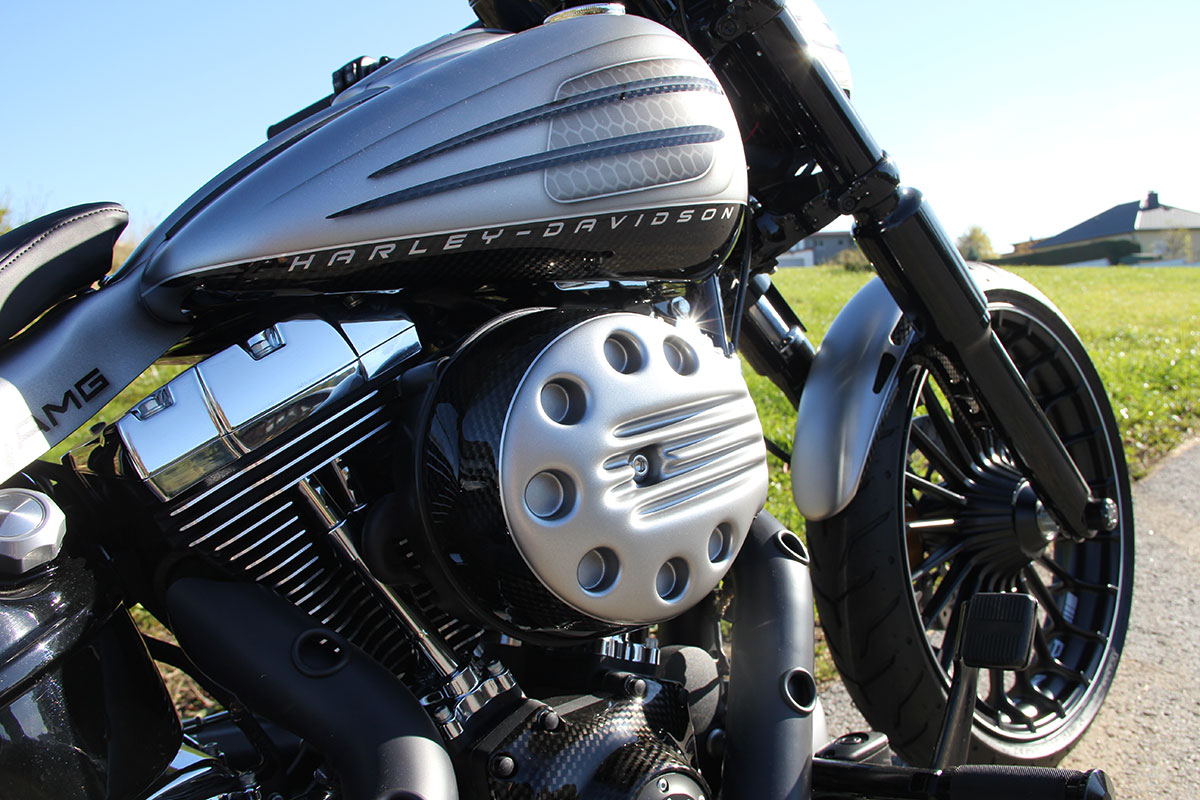 HARLEY BREAKOUT - Luftfilterdeckel SLOTTED (BJ. 2014 - 2017)