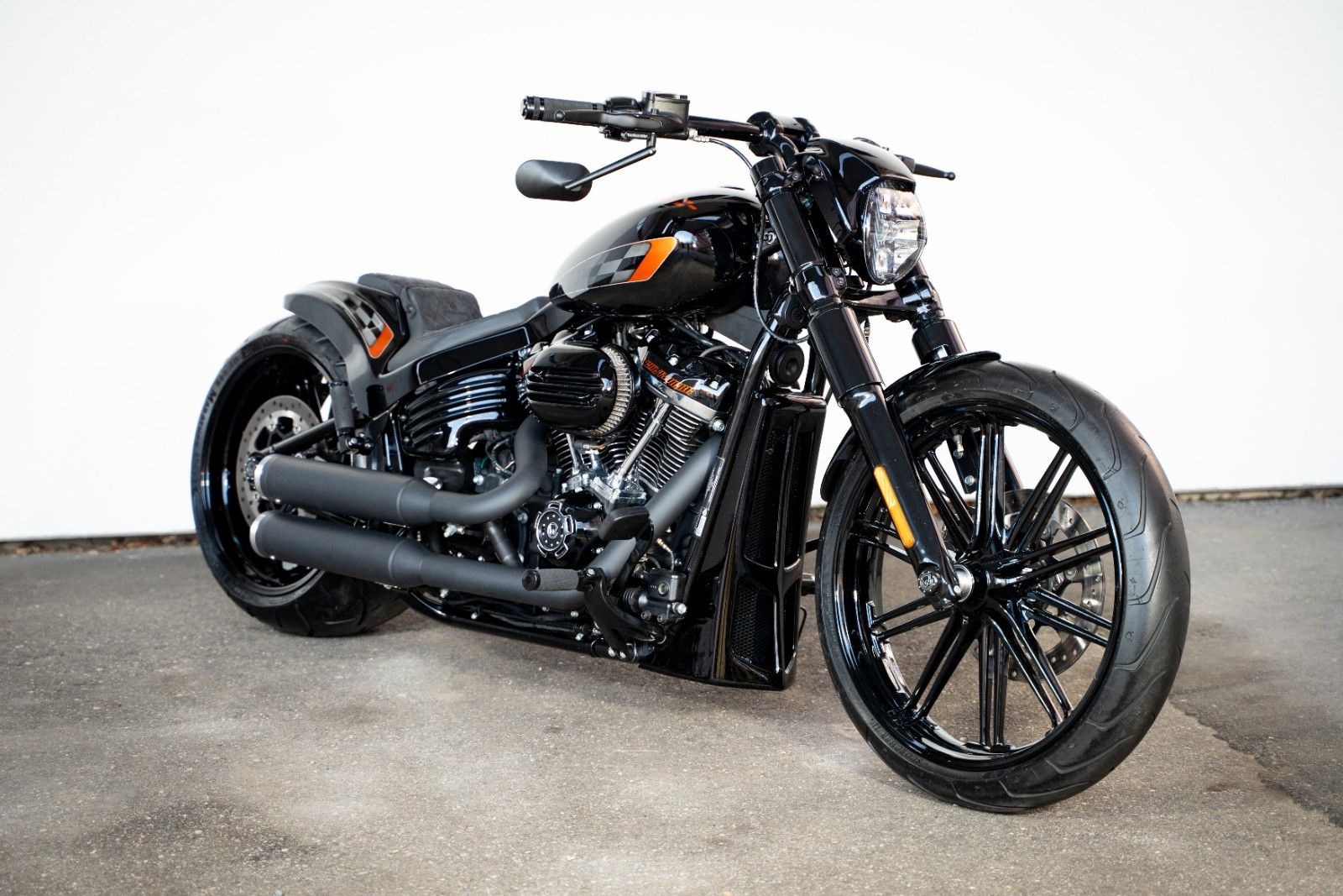 Harley-Davidson Breakout 114 "Orange Racer" by Cult-Werk Harley-Davidson Breakout 114 "Orange Racer" by Cult-Werk