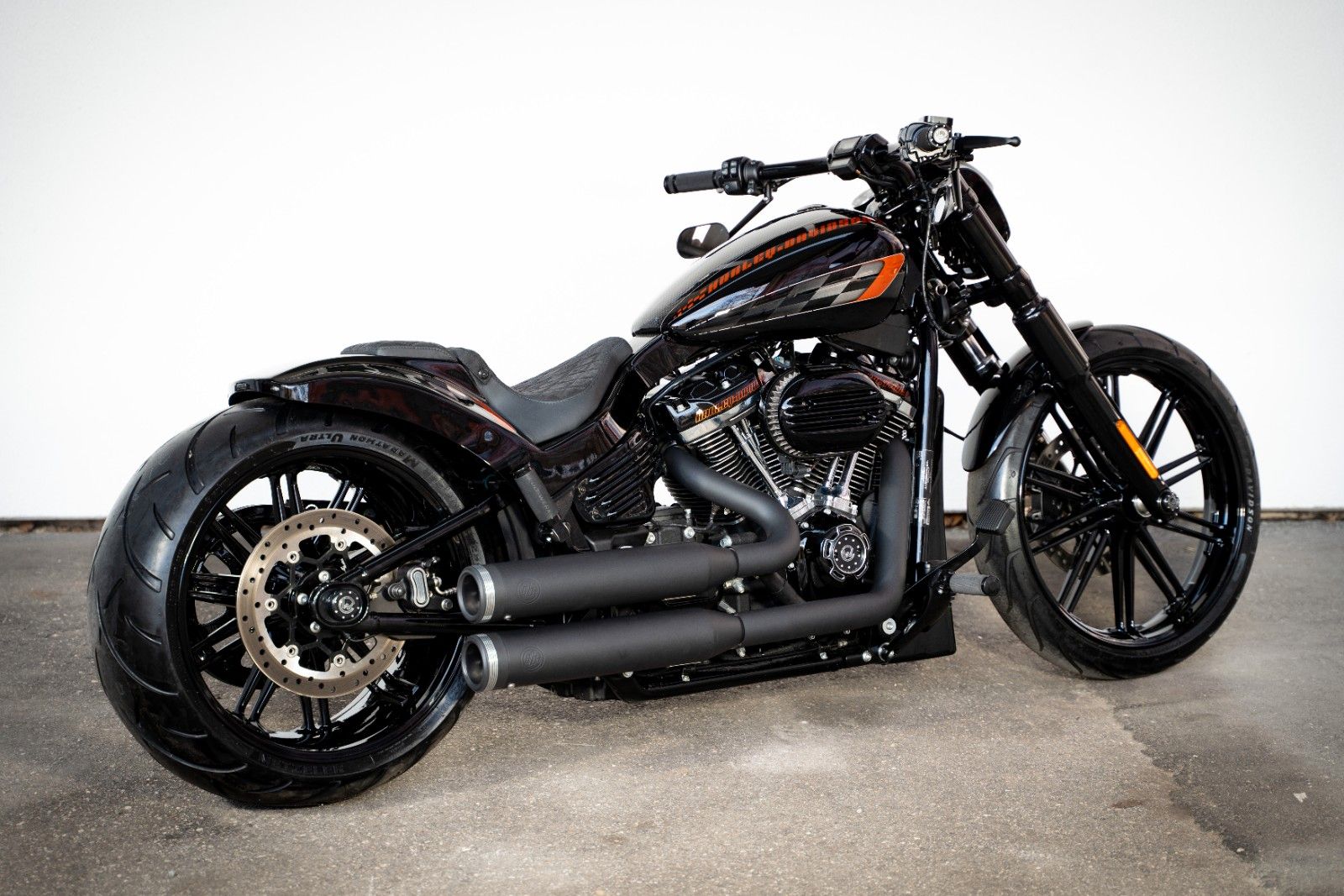 Harley-Davidson Breakout 114 "Orange Racer" by Cult-Werk Harley-Davidson Breakout 114 "Orange Racer" by Cult-Werk