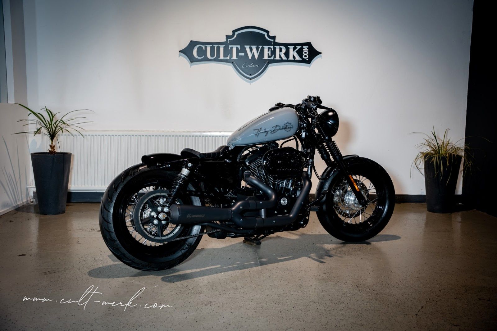 HARLEY DAVIDSON SPORTSTER 1200 CUSTOM "NARDO GREY" 48 by CW