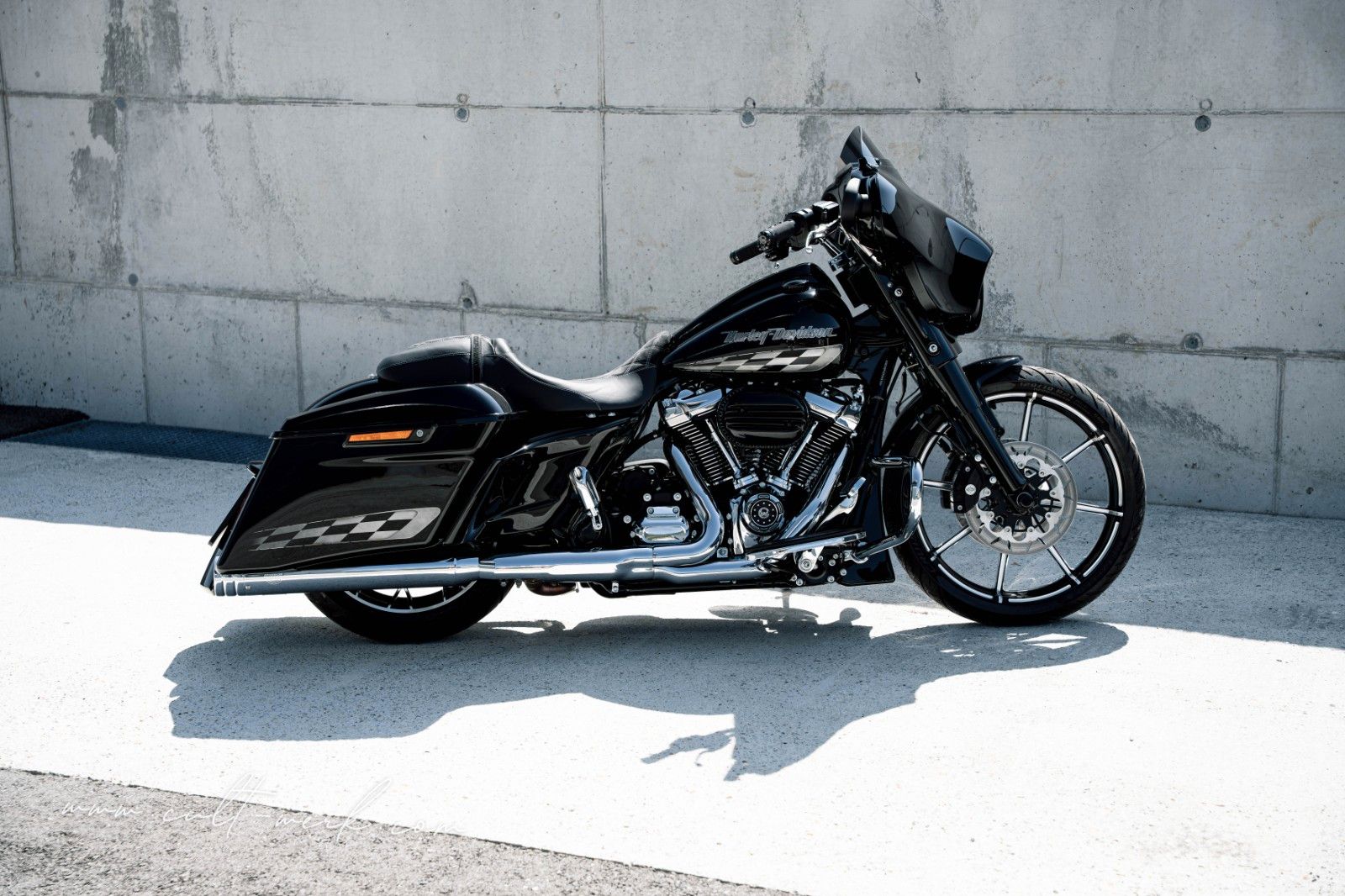 HARLEY DAVIDSON STREET GLIDE SPECIAL 21" LUFT KLAPPE - CULT-WERK