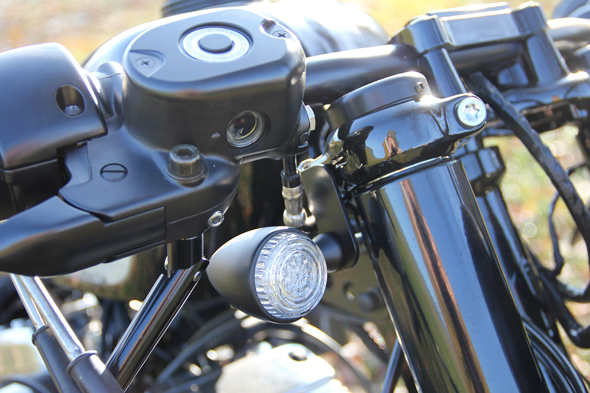 Blinkerhalter vorne (passend für Harley-Davidson Modelle: Sportster ab 2016 bis aktuell)