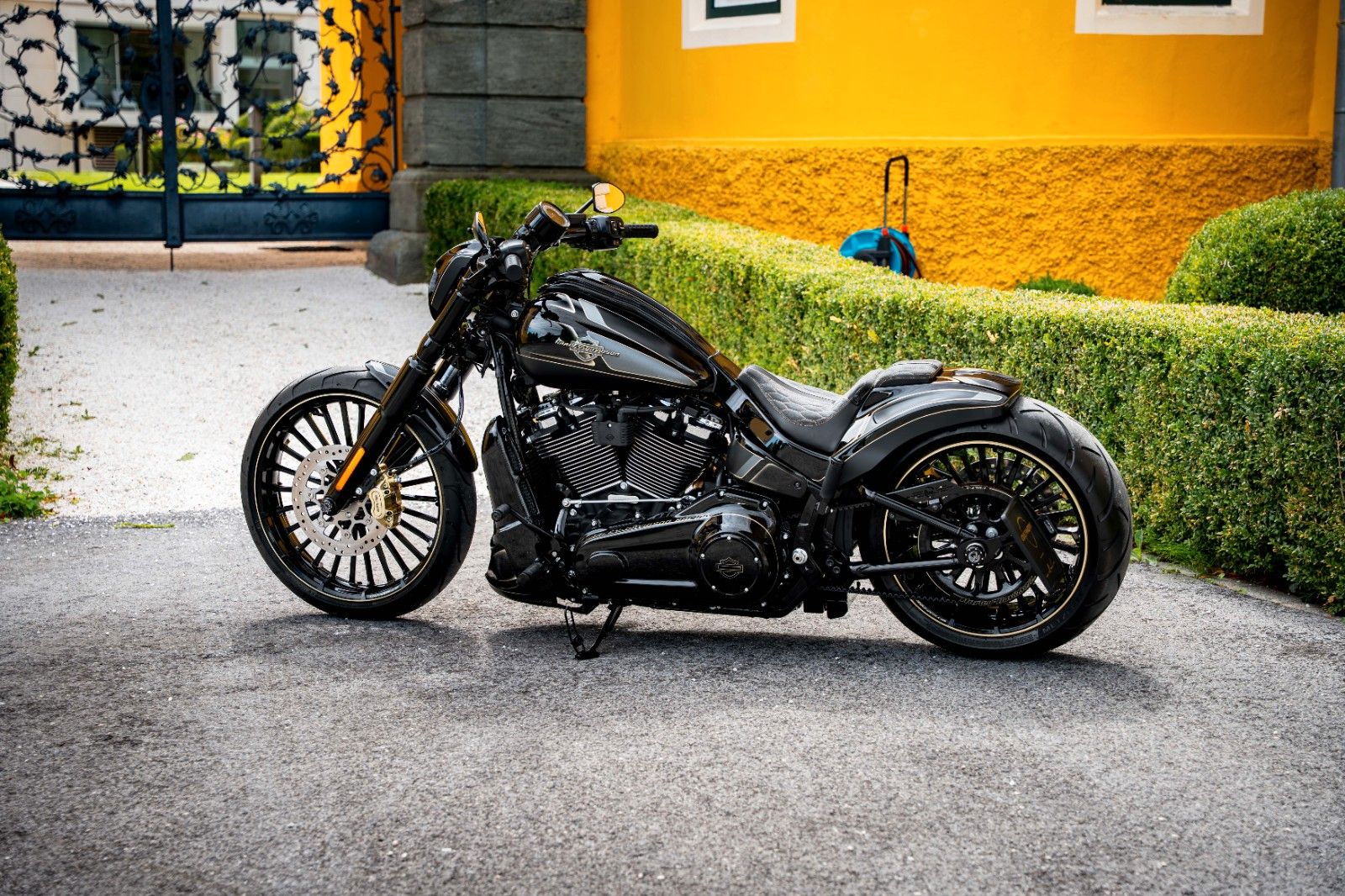 HARLEY DAVIDSON Breakout 117 2025 "Black Racing" by CULT-WERK