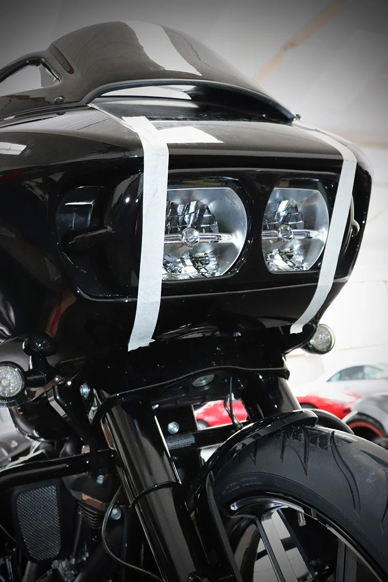 Scheinwerfermaske BAD LOOK (passend für Harley-Davidson Modelle: Road Glide ab 2015)