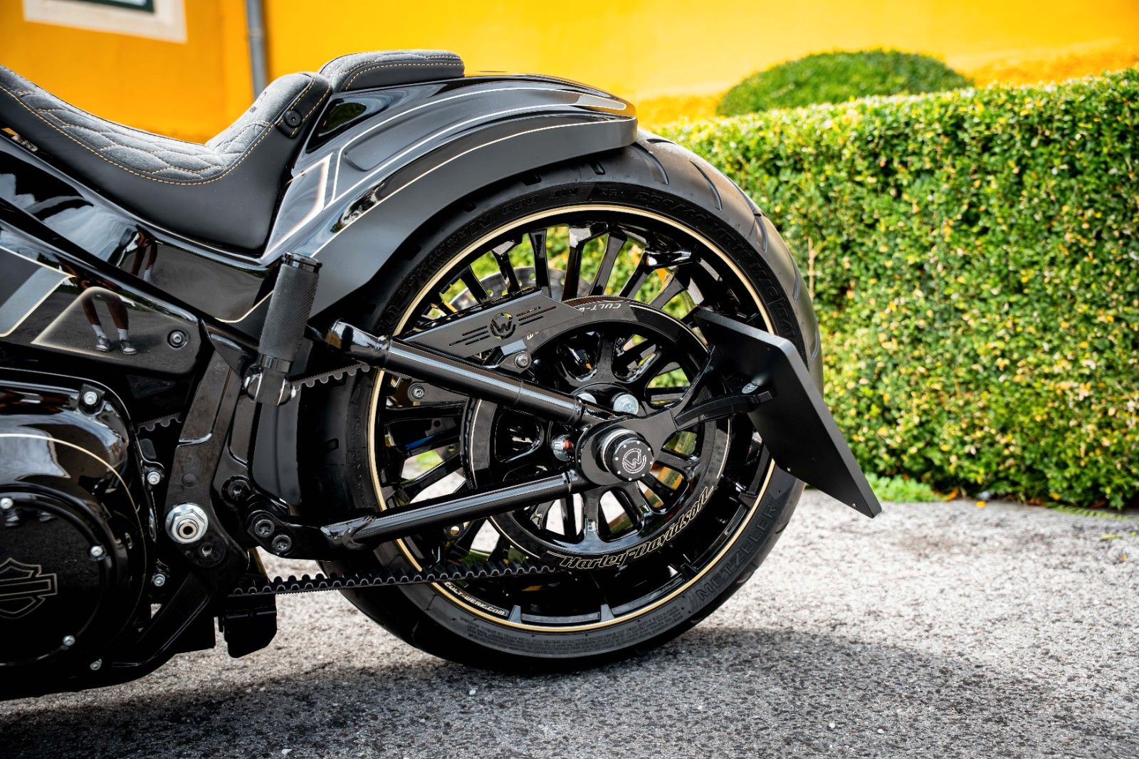 HARLEY DAVIDSON Breakout 117 2025 "Black Racing" by CULT-WERK