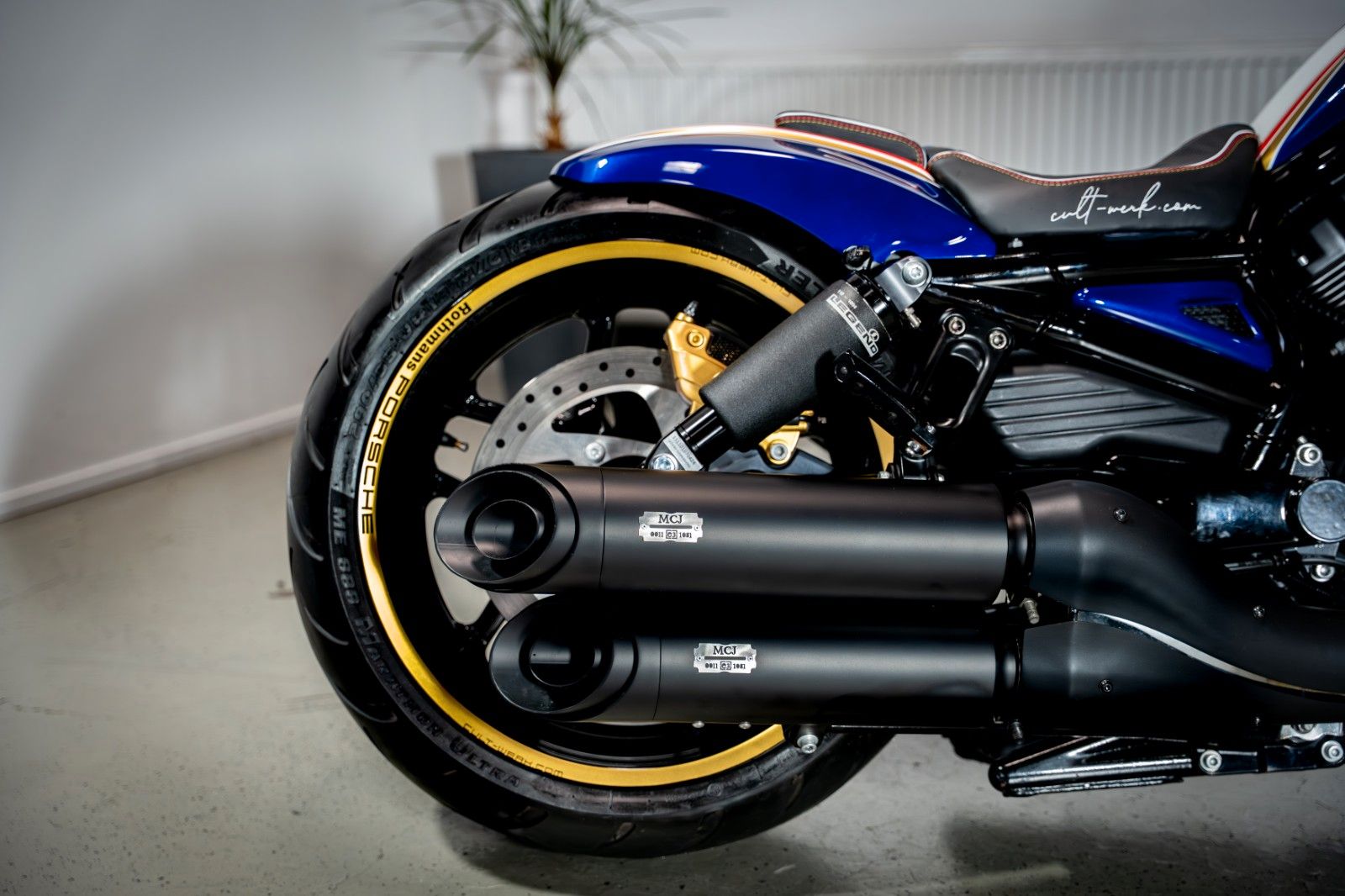 HARLEY DAVIDSON V-Rod Night Rod Special "Rothmans" by CW