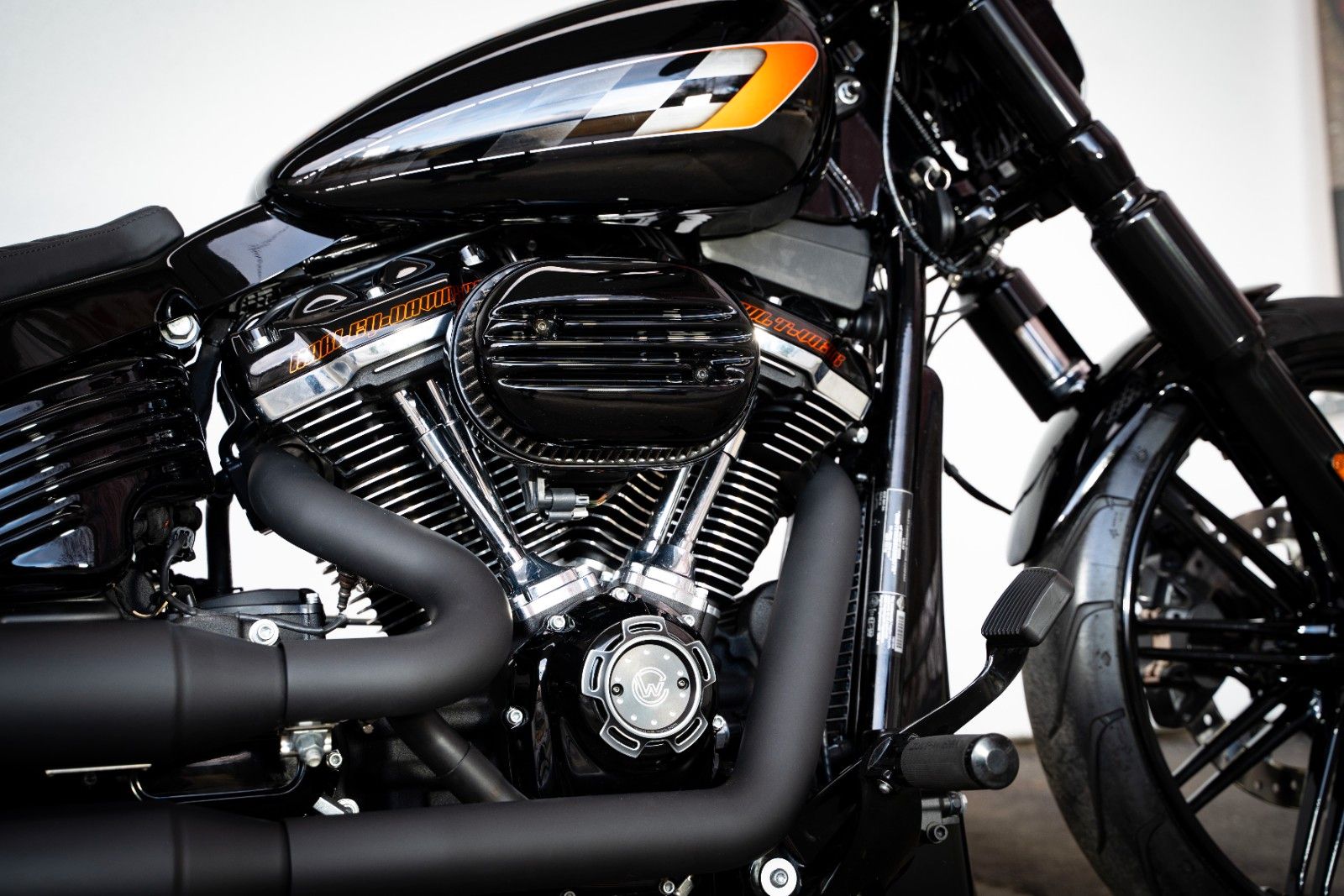 Harley-Davidson Breakout 114 "Orange Racer" by Cult-Werk Harley-Davidson Breakout 114 "Orange Racer" by Cult-Werk