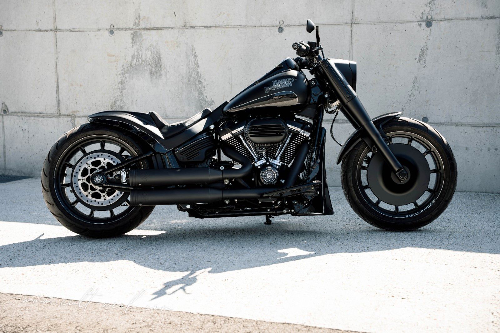Harley-Davidson Fat Boy 114 "Black Racing" by Cult-Werk