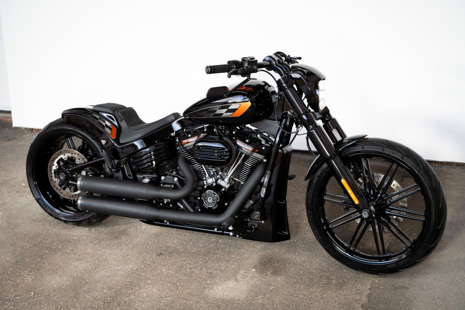 Harley-Davidson Breakout 114 "Orange Racer" by Cult-Werk Harley-Davidson Breakout 114 "Orange Racer" by Cult-Werk