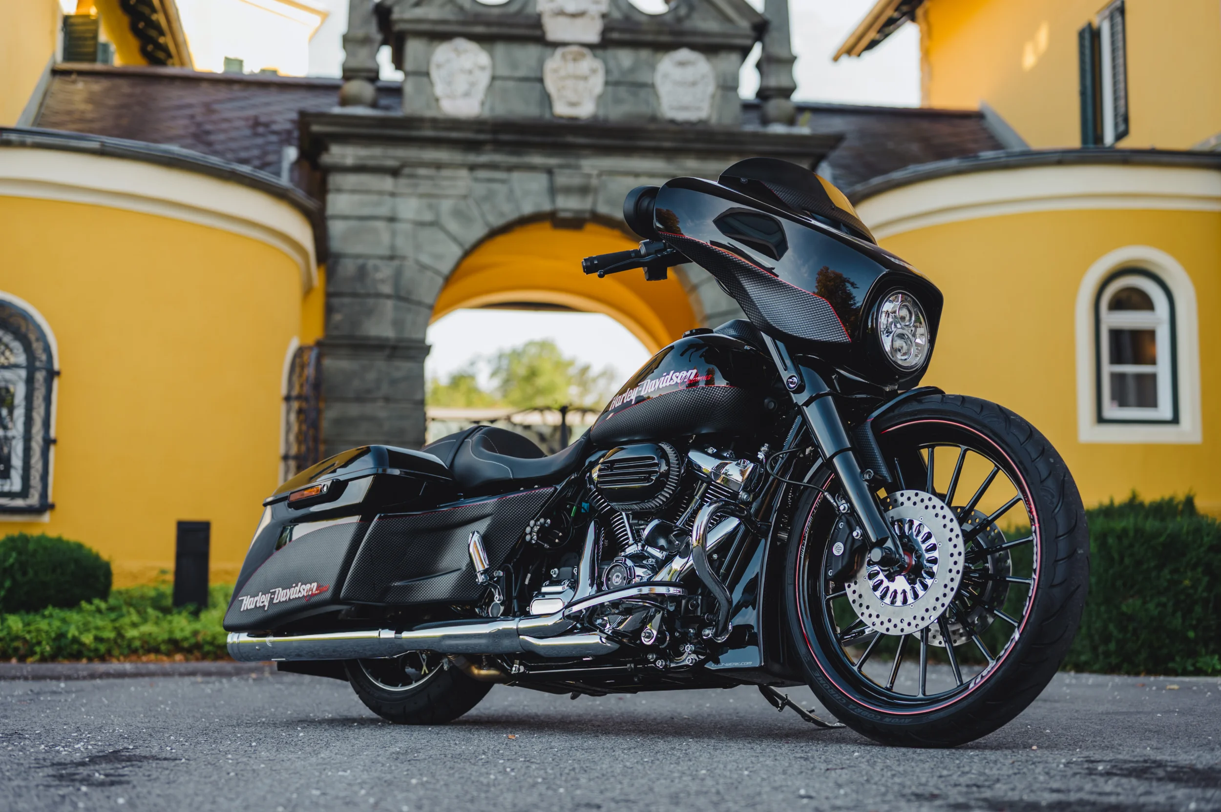 STREET GLIDE SPECIAL Black/Carbon Look
